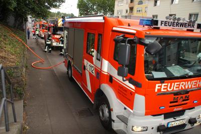 Gebueschbrand in Stuttgart, vermutlich durch eine Zigarette ausgeloest 
